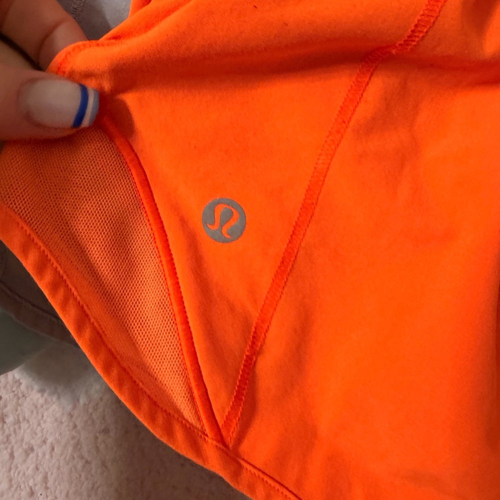 Lululemon hotty shorts size 4 - Picture 2 of 5